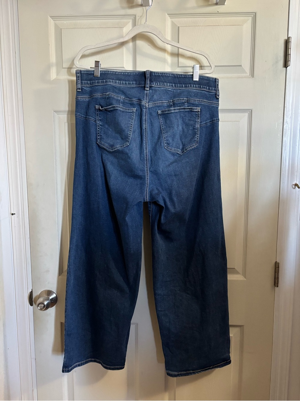 torrid Short Length Indigo Bombshell Wide-Leg Supet Soft Denim Jeans - Picture 3 of 6